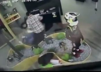 Investiga Fiscalía Edoméx agresión a empleada de tienda deportiva en Satélite