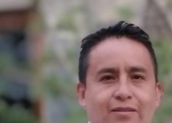 Graban a edil de Tianguismanalco a punto de golpear a abogada