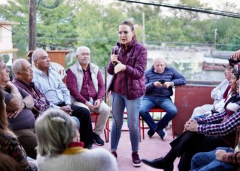 Clara Luz Flores se postula por diputación federal con respaldo de Morena