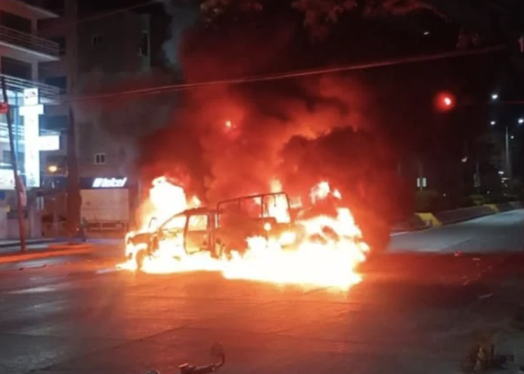 Policías de Guerrero matan a dos normalistas