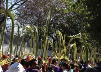 Inicia con miles de fieles la procesión de Domingo de Ramos en Iztapalapa