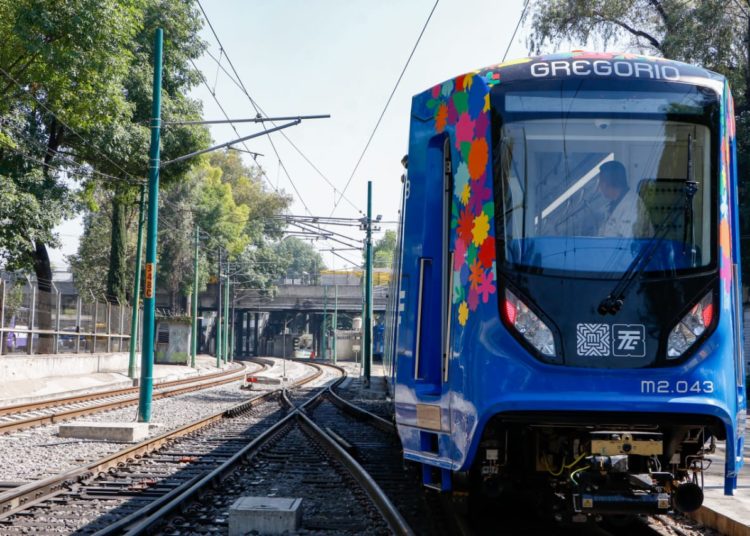 Tren Ligero de la CDMX estrena dos nuevas unidades