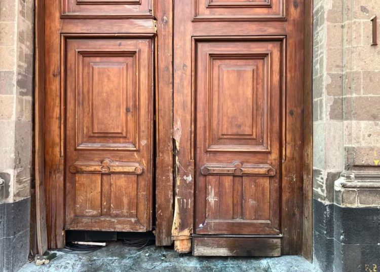 “Es un plan de provocación“, asegura López Obrador tras irrupción de presuntos normalista de Ayotzinapa en Palacio