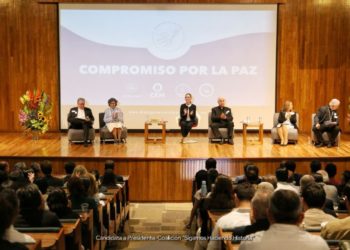 Firma Claudia Compromiso por la Paz, pero plantea carta con desacuerdos