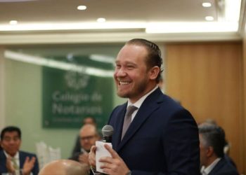 Santiago Taboada pide a jóvenes comparar proyectos antes de votar