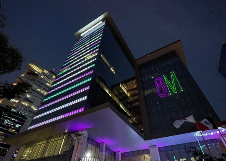 La Torre Scotiabank se ilumina gracias a su talento