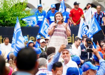 Pide Xóchitl Gálvez a AMLO abrir las puertas de Palacio Nacional a padres de los 43 normalistas de Ayotzinapa