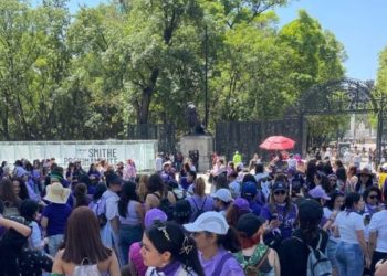 Comienzan a llegar a Paseo de la Reforma para la marcha del 8M