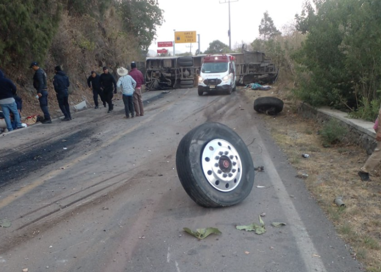 Volcadura de autobús en carretera Capulín-Chalma deja 14 muertos y 31 lesionados