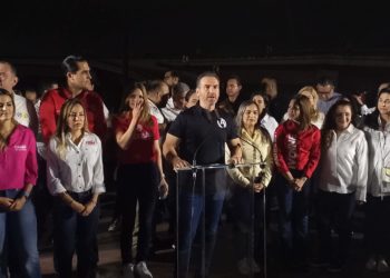 Adrián de la Garza supera por 5 puntos a Mariana Rodríguez para la alcaldía de Monterrey