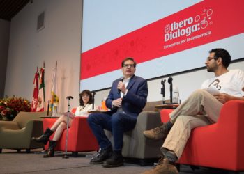 Chertorivski critica a Sandra Cuevas por desaparición de rótulos en la Cuauhtémoc