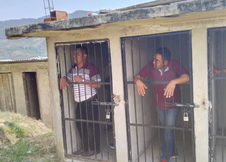 Retienen al alcalde interino de Ocosingo, por incumplimiento de obras de su antecesor