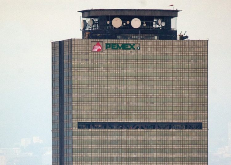 PEMEX se propone reducir en un 39% el uso de agua en sus refinerías