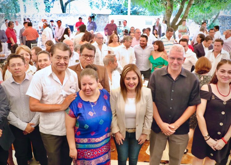 Cúpulas empresariales de Morelos firman acuerdo por el desarrollo económico con Lucy Meza