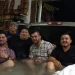 Jóvenes convierten camioneta en alberca en el municipio de General Terán