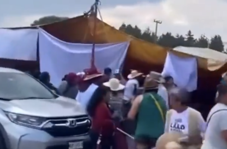Deja varios lesionados caía de lona en cierre de campaña de Morena en Xonacatlán