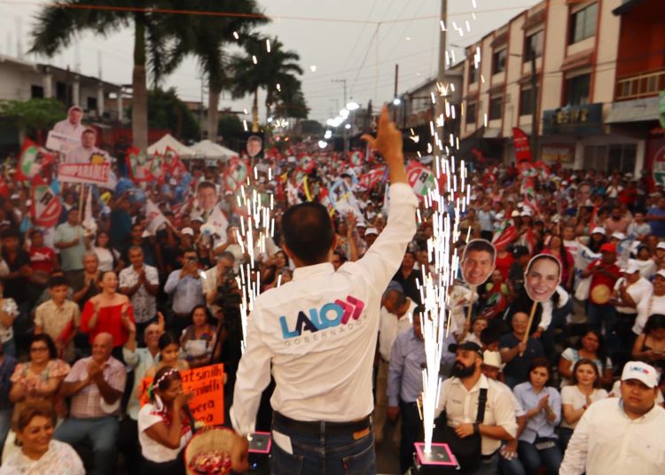 Lalo Rivera recibe bastón de mando en Venustiano Carranza