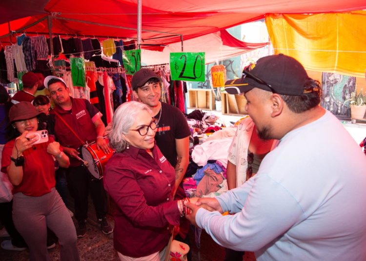 Refuerza Rita Rodríguez conexión con la comunidad potosina en su recorrido por la colonia Maya Mil