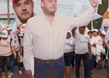 Candidato en Chiapas hace campaña solo con fotos gigantes