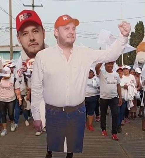 Candidato en Chiapas hace campaña solo con fotos gigantes