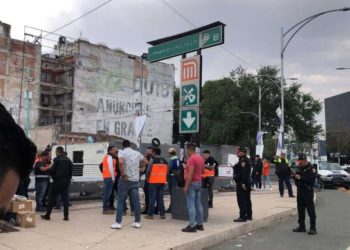 Hombre es baleado afuera del Metro Garibaldi por resistirse a robo