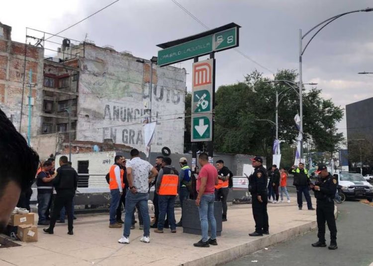Hombre es baleado afuera del Metro Garibaldi por resistirse a robo