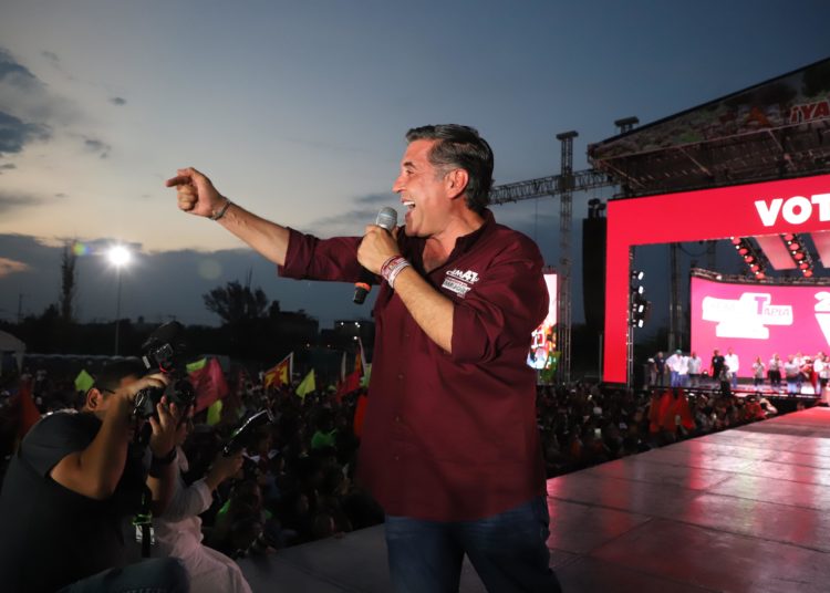 Chema Tapia cierra campaña con evento multitudinario en la Unidad Deportiva El Tintero