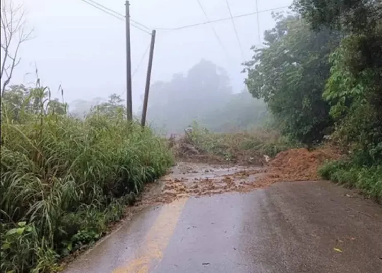 Derrumbes tienen incomunicadas comunidades en zona serrana de Chiapas
