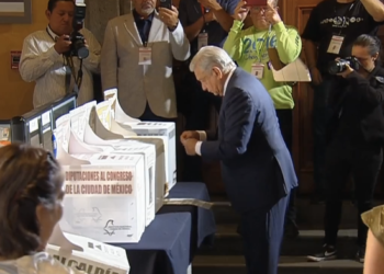 Abren casillas en todo el país