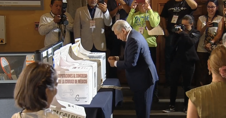 Abren casillas en todo el país