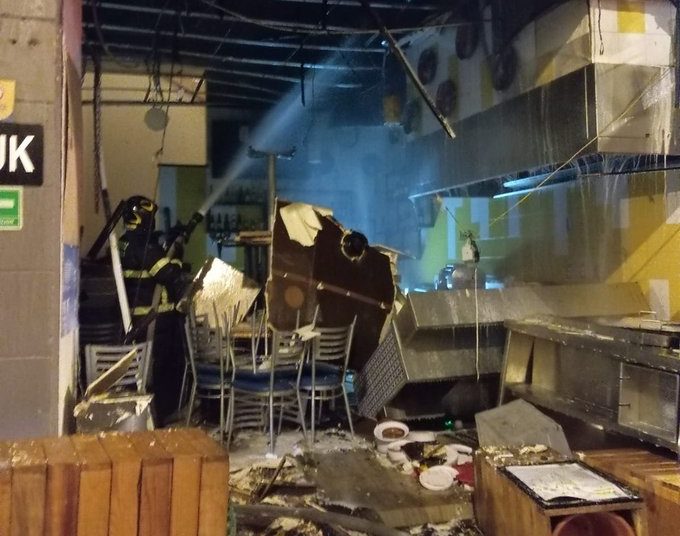 Explosión por gas destruye Salón Corona del Centro Histórico de la Ciudad de México