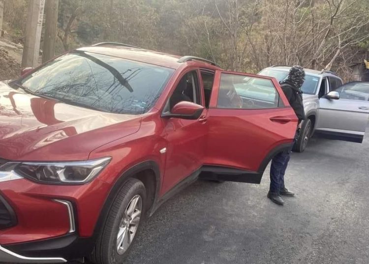 En Operativo detienen a 4 hombres y una mujer por robo de vehículo todos originarios del Estado de Morelos