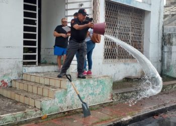 Inician limpieza de calles y casas tras severa inundación en Chetumal