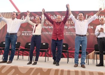 Abuchean a gobernadores priistas y AMLO grita: ‘¡Ya pasó la elección!’