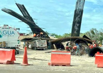Cae parte de un puente del Tren Maya en Chetumal por lluvias del Ciclón Tropical Uno