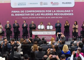 Atestiguan congresistas firma de compromisos en favor de las mujeres