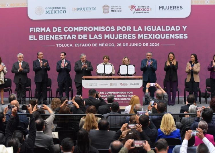 Atestiguan congresistas firma de compromisos en favor de las mujeres