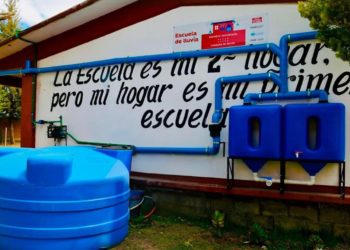 Arca Continental asegura abastecimiento de agua en escuelas durante tormenta Alberto