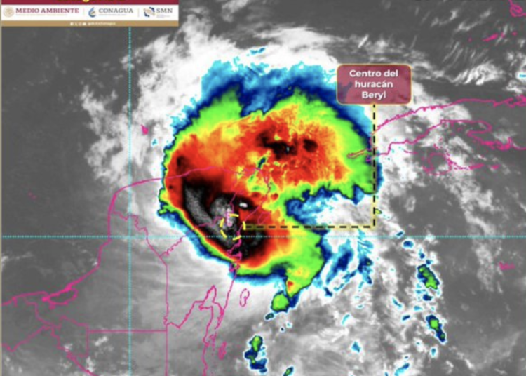 Huracán Beryl toca tierra al norte de Tulum como categoría 2