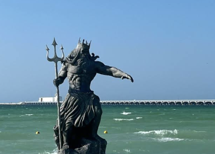 Ni Chaac ni Beryl, Profepa clausura la polémica estatua de Poseidón en Puerto Progreso