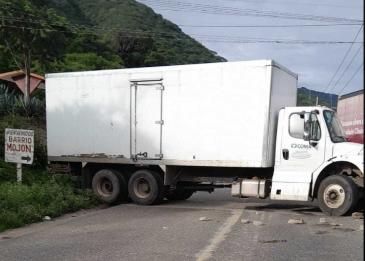 Bloqueos y enfrentamientos afectan a por lo menos 7 municipios de Chiapas