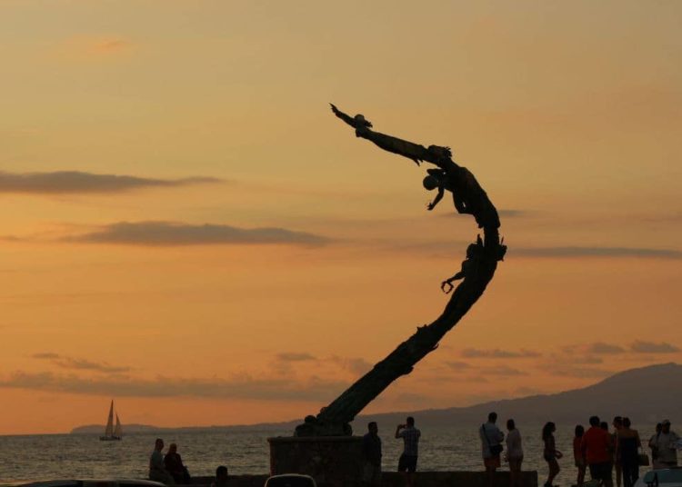 FGR rescata a 14 víctimas de trata en Puerto Vallarta, detienen a dos mujeres