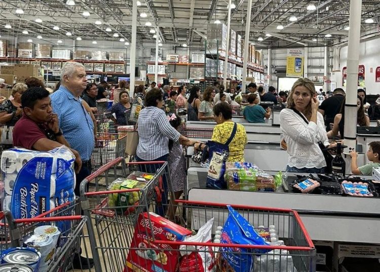 Reportan compras de pánico en Mérida ante llegada del huracán Beryl