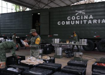 Se reportan largas filas en Tulum para la cocina comunitaria instalada por Sedena