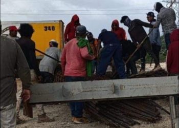 Colapsa torre de varillas del Tren Maya y lesiona a 2 trabajadores en Xul-Ha