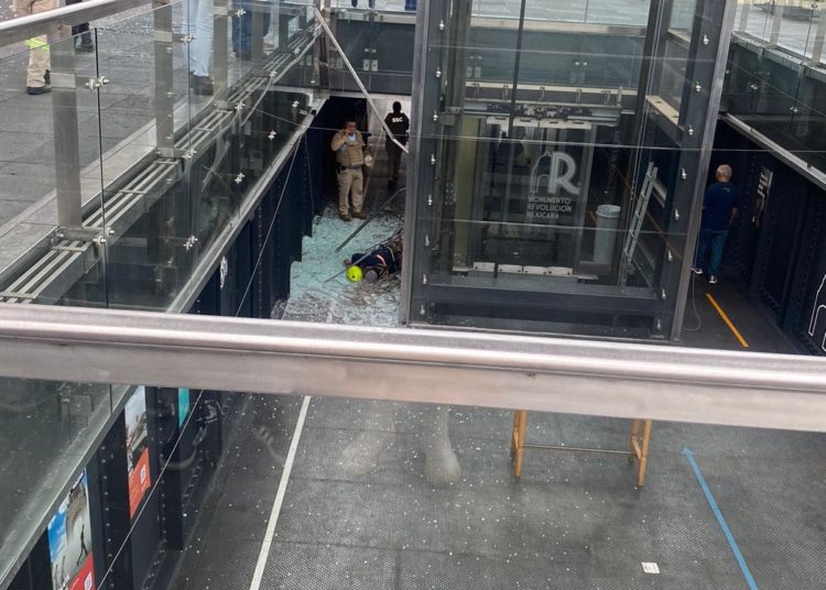 Muere trabajador tras caer 25 metros mientras daba mantenimiento al Monumento a la Revolución