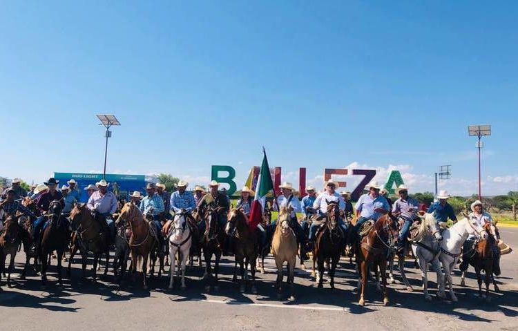Jinetes del municipio de Balleza se preparan para partir a Parral hacia la Gran Cabalgata Villista