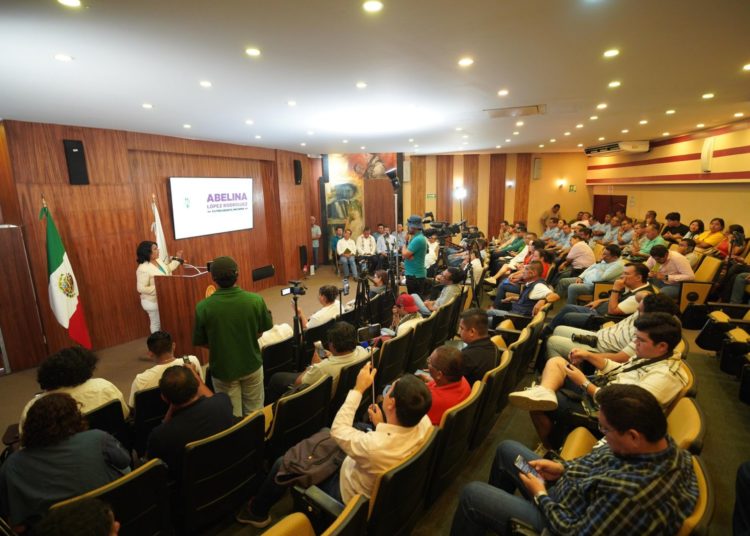 Abelina López subraya enfoque en prevención de violencia en Acapulco