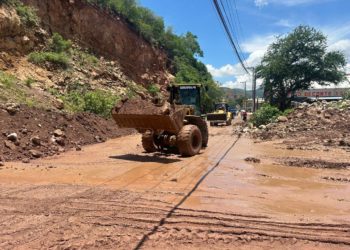 Autoridades atienden municipio de Tlapa por intensa lluvia e inundaciones de ayer