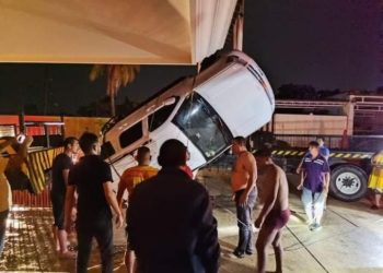 Jóvenes a bordo de una Suburban caen a río y mueren ahogados en Coatzacoalcos